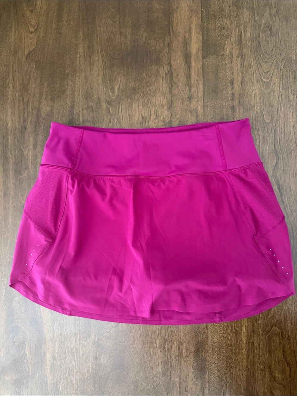 NWOT Athleta Run With It 14” Skort M